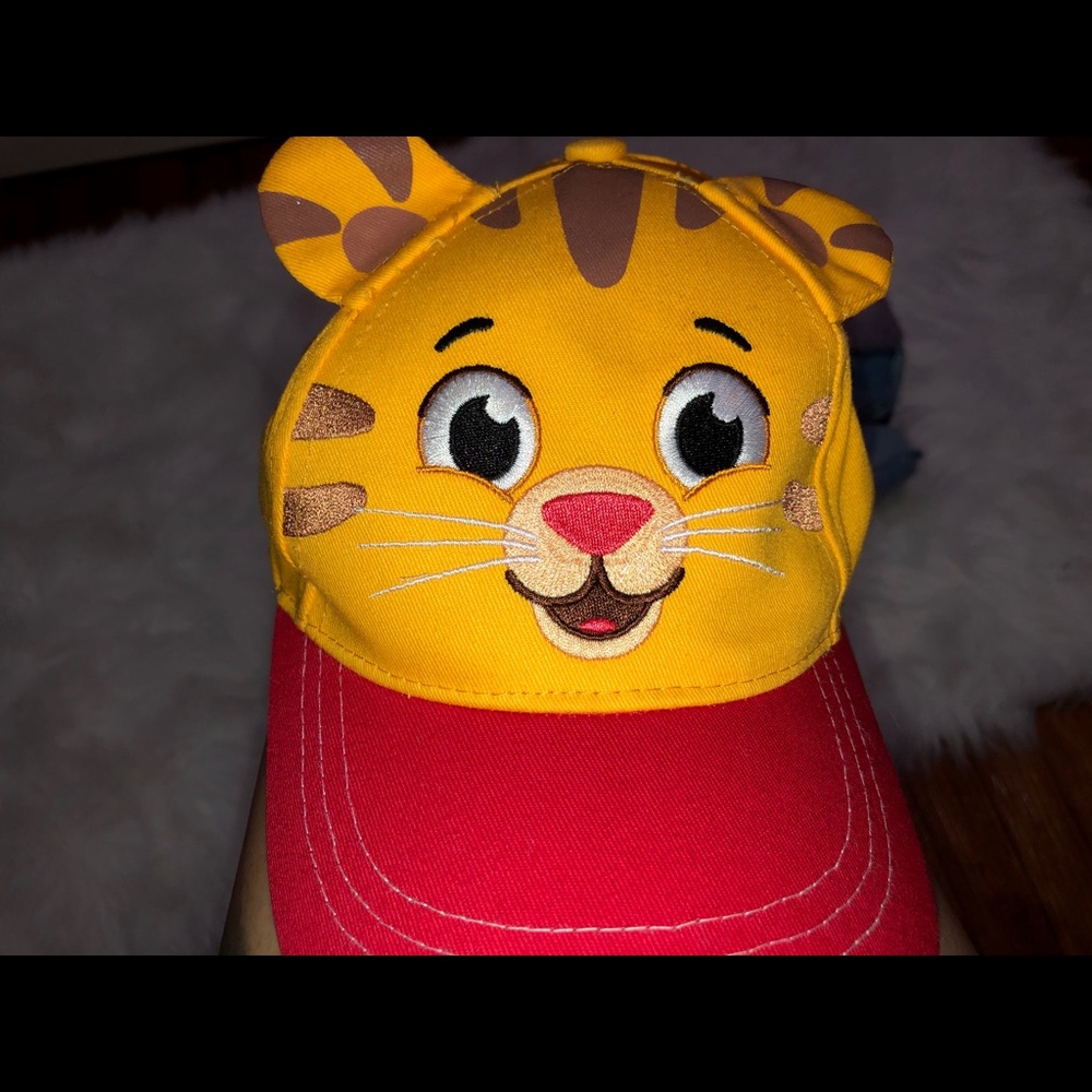 Daniel tiger hat